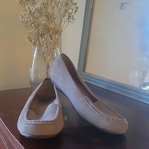 Vionic grey leather slip on shoe size 9